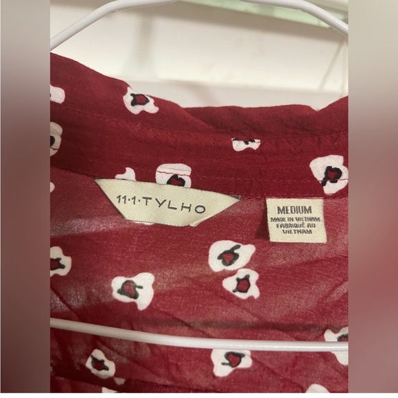 Cute button down - Picture 2 of 4